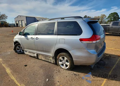2014 Toyota Sienna Le Mobility 7-Passenger из США, поврежденный, VIN 5TDKK3DCXES507002